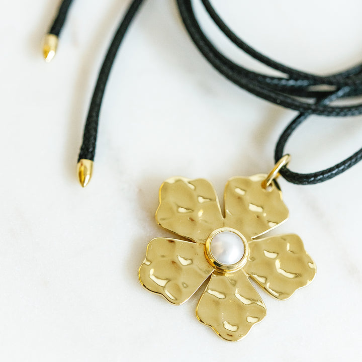 Belle Flower Summer Charm Necklace in Pearl