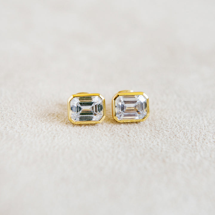 G Stud Earrings in Yellow Gold