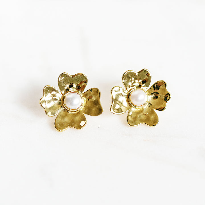 Hammered Gold Abstract Flower Stud Earrings in Pearl