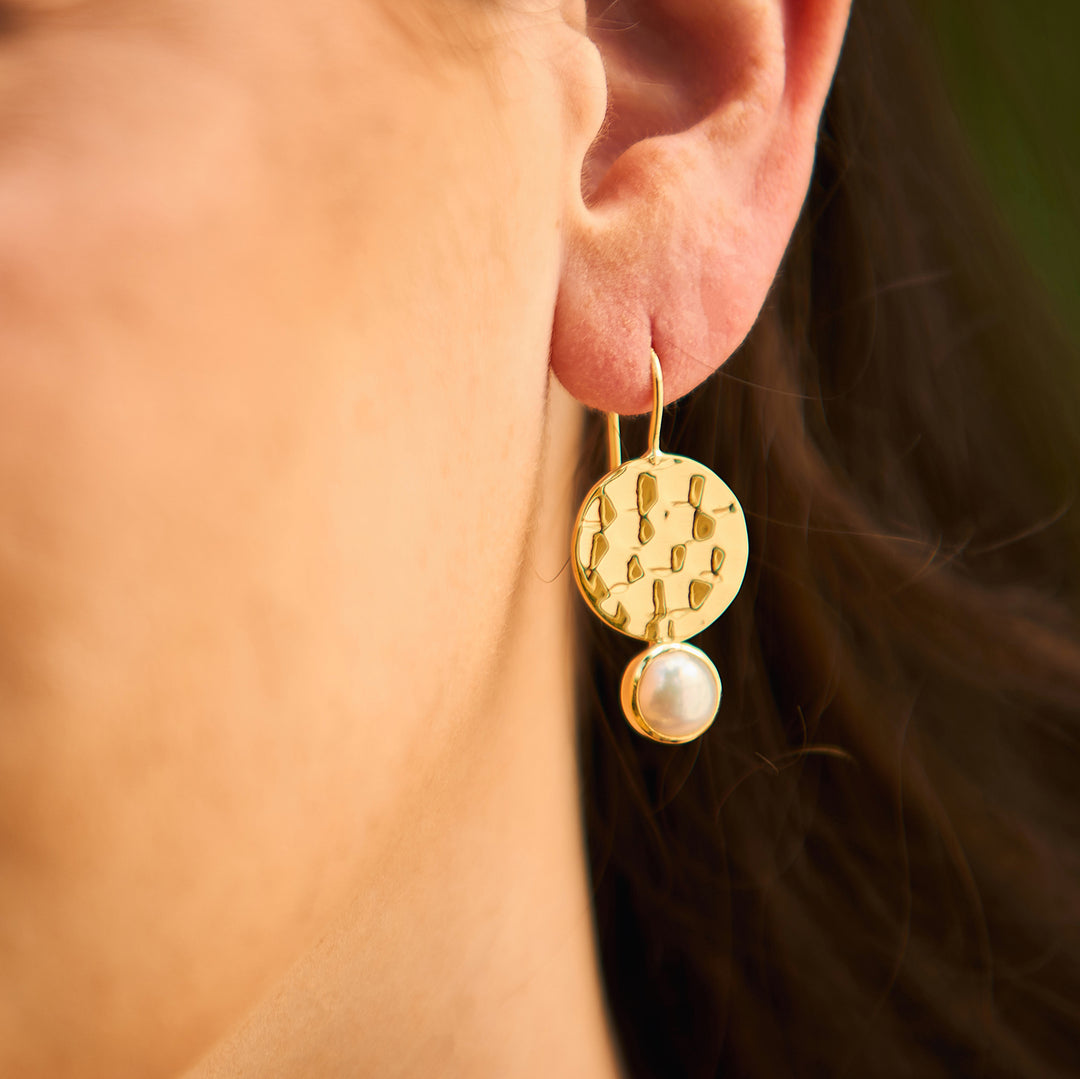 Hammered Gold Color Block Drop Earrings in Pearl