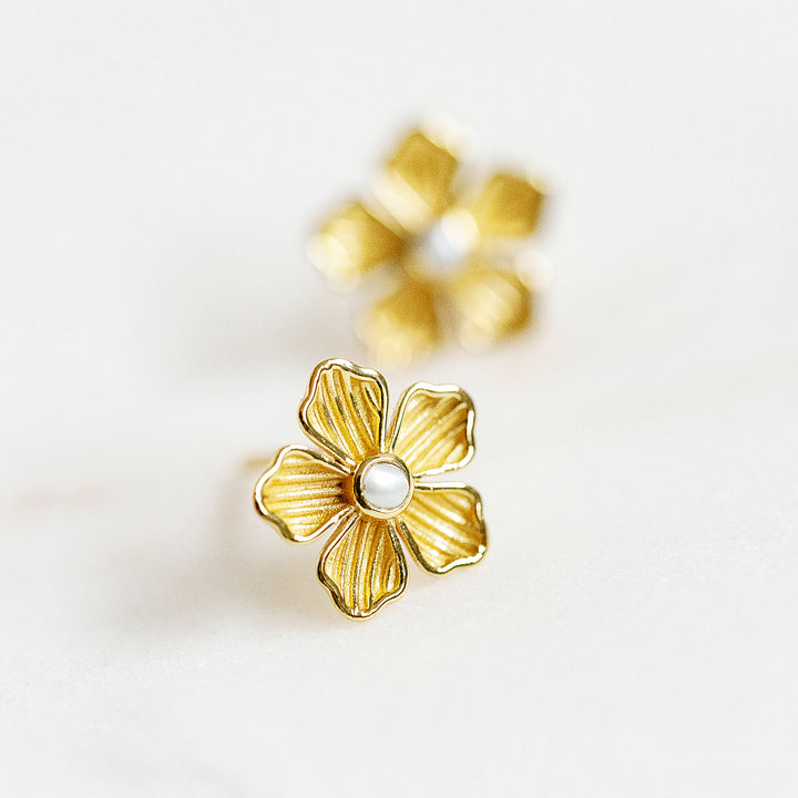 Mini Flower Stud Earrings in Pearl