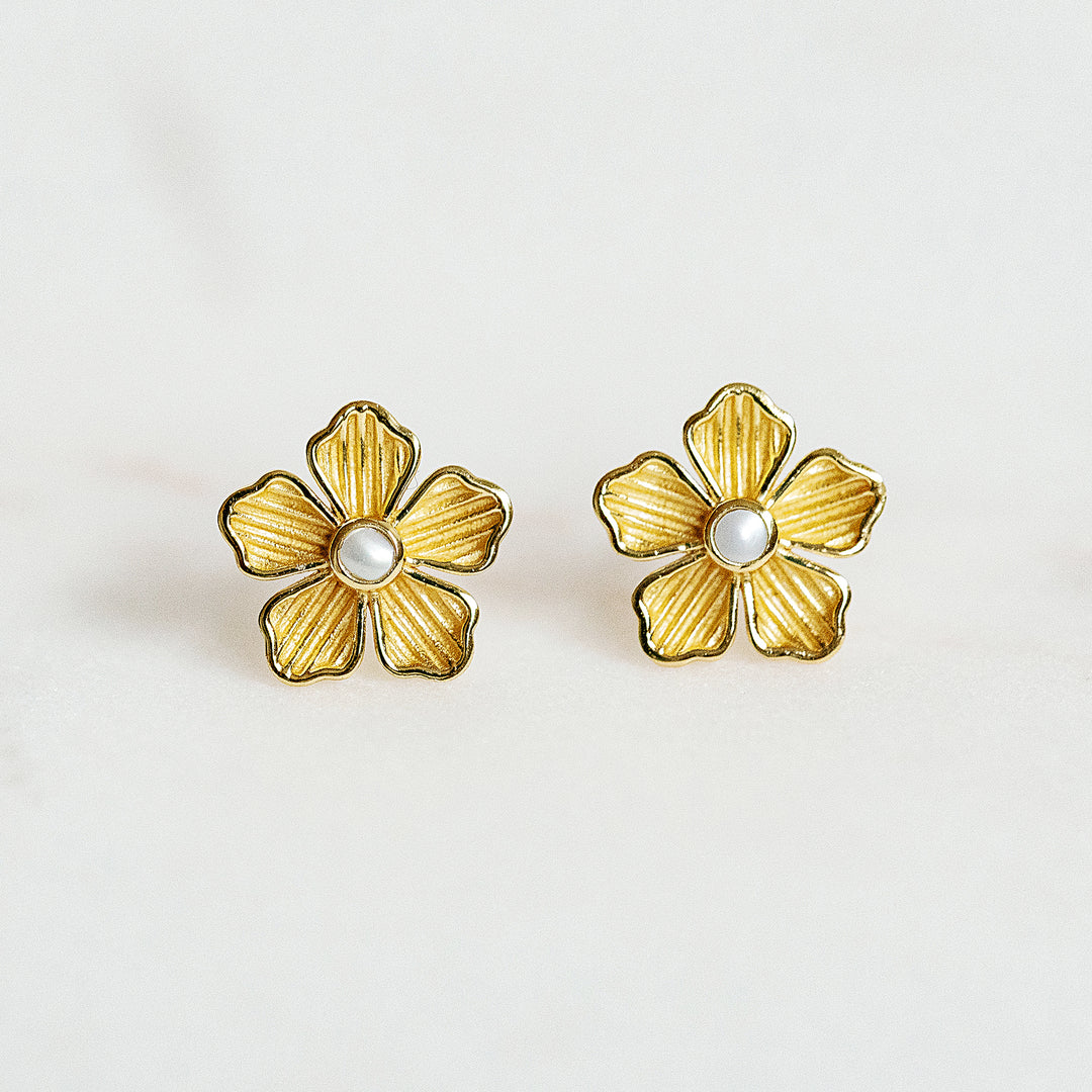 Mini Flower Stud Earrings in Pearl