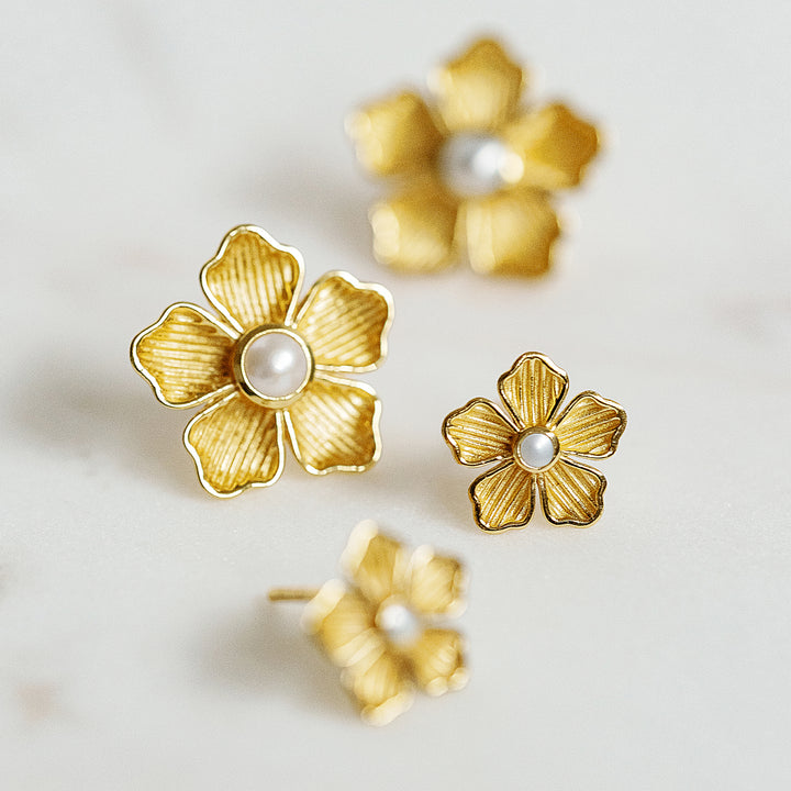 Mini Flower Stud Earrings in Pearl