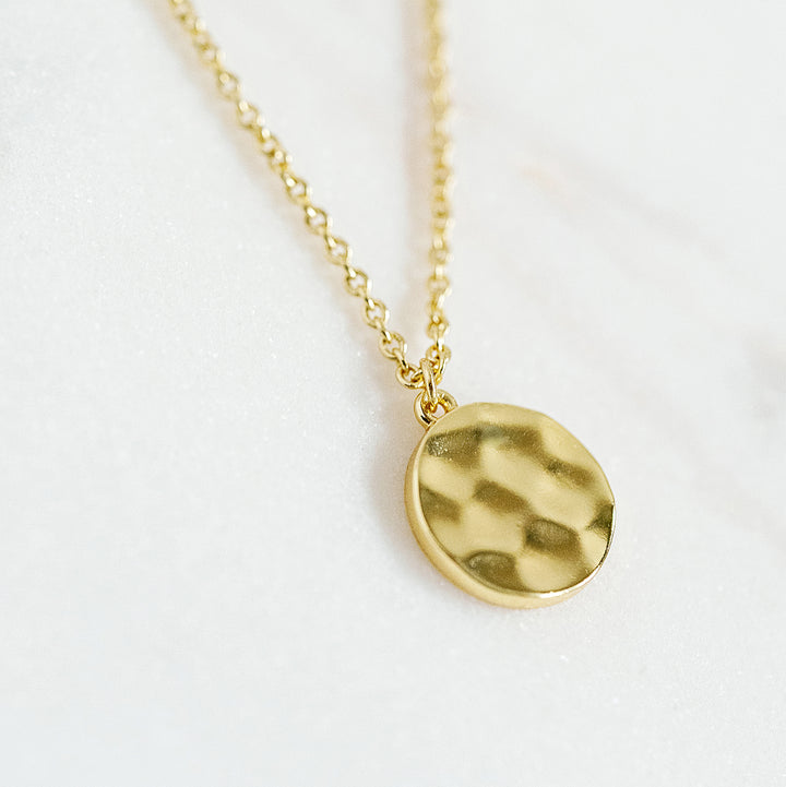 Mini Kári Pendant Necklace in Hammered Gold