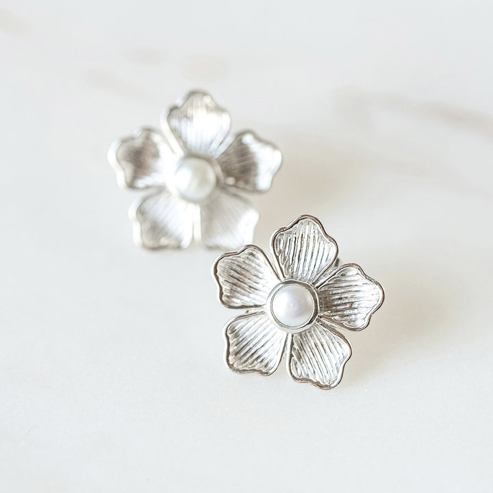 Small Flower Stud Earrings in White Gold and Pearl